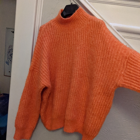 Frnch Paris orange sweater - Picture 3 of 4
